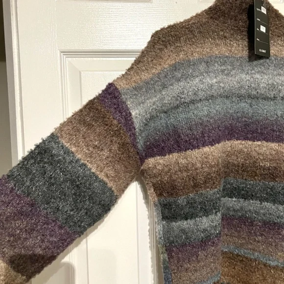 Sweater - Picture 6 of 7